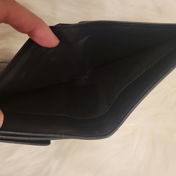 Gucci Bi-Fold Wallet with Snap Closure - Picture 11 of 12